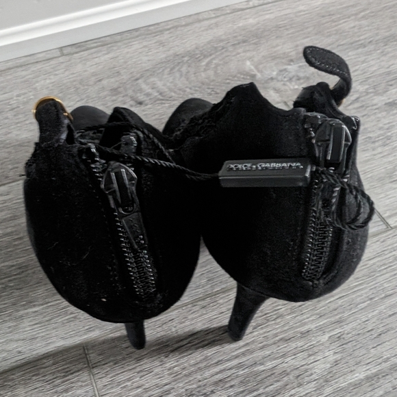 Dolce and Gabbana stiletto laced heels - Picture 3 of 10